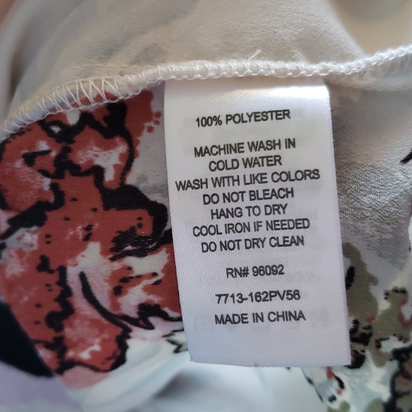 Floral watercolor ruffle sleeve keyhole blouse - Picture 6 of 6